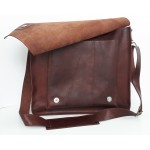 Messenger bag in leather