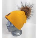 Hat with pompom in fur